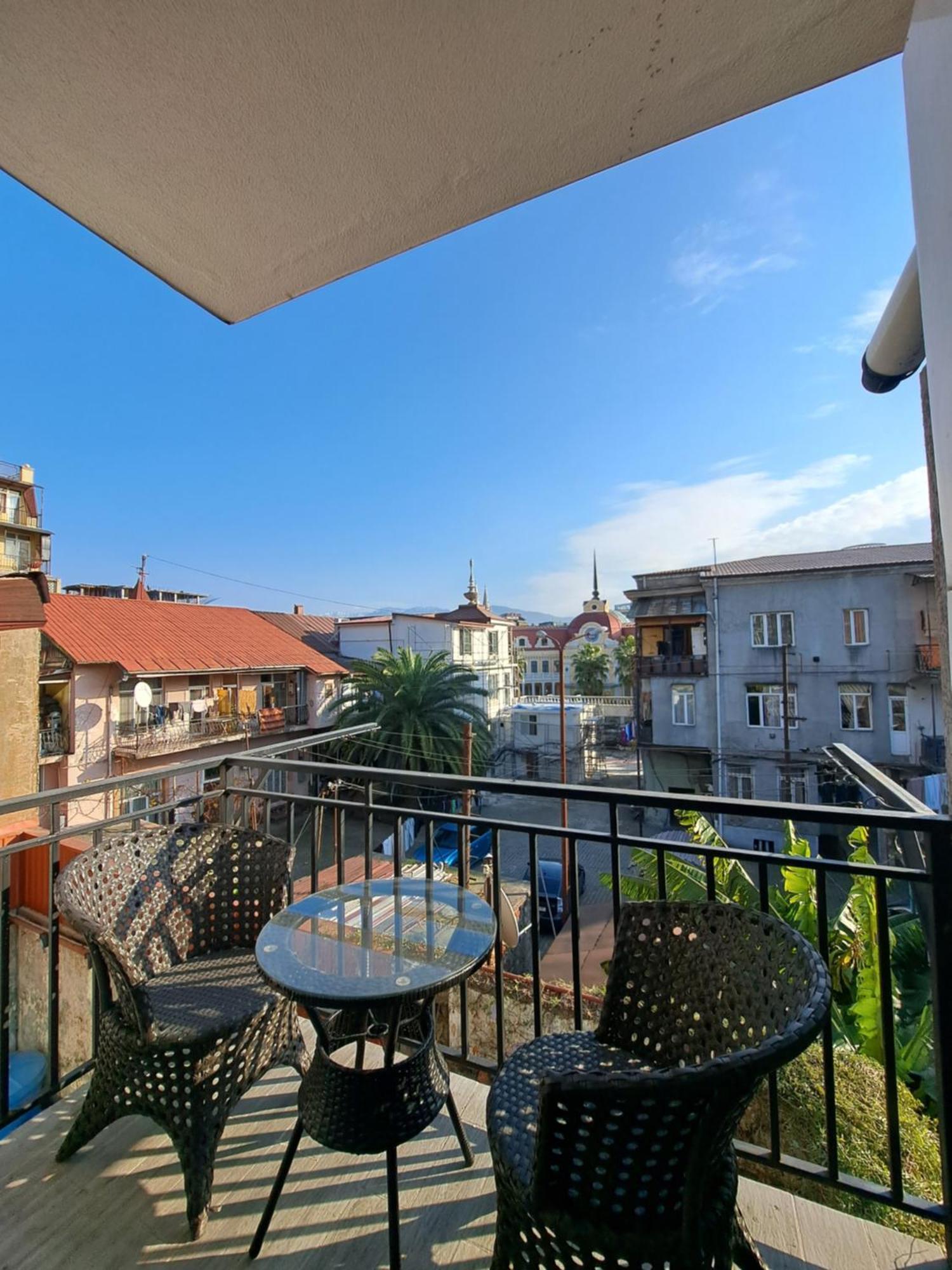 Karvi Hostel & Suites Батумі Екстер'єр фото