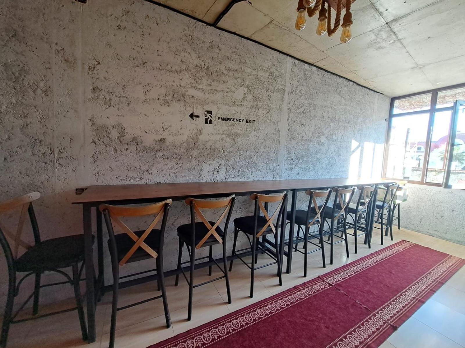 Karvi Hostel & Suites Батумі Екстер'єр фото